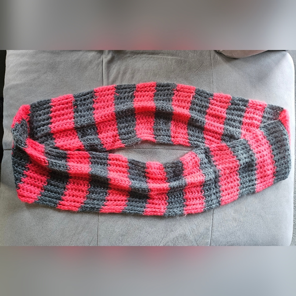 Infinity Scarf Pink & Grey Gray Knitted 100% Acrylic OS Womens